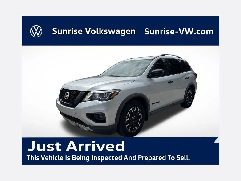 2020 Nissan Pathfinder SL — photo 1 of 13