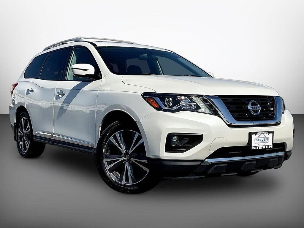 2020 Nissan Pathfinder Platinum — photo 1 of 1