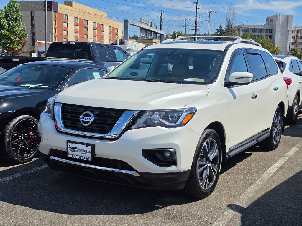 2018 Nissan Pathfinder Platinum — photo 1 of 4