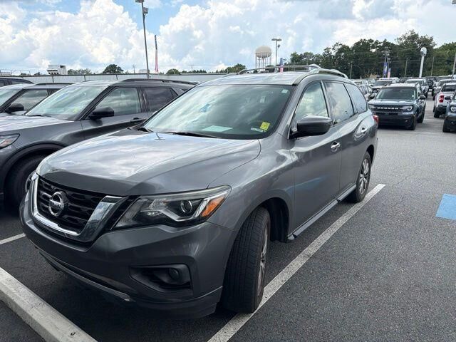2018 Nissan Pathfinder S — photo 1 of 13