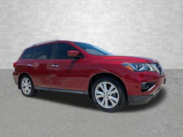 2019 Nissan Pathfinder SL — photo 1 of 6