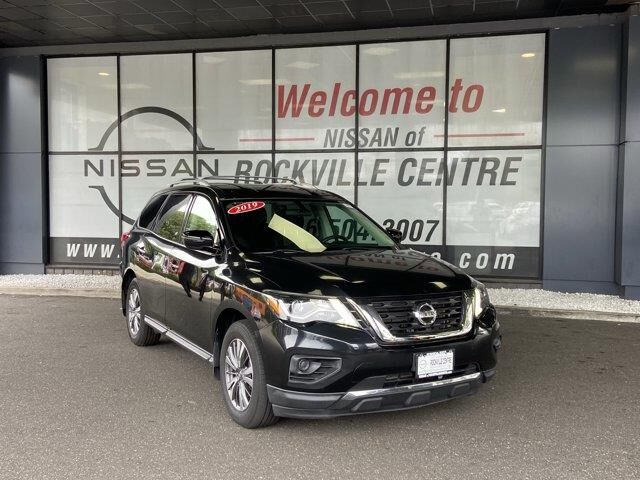 2019 Nissan Pathfinder S — photo 1 of 13