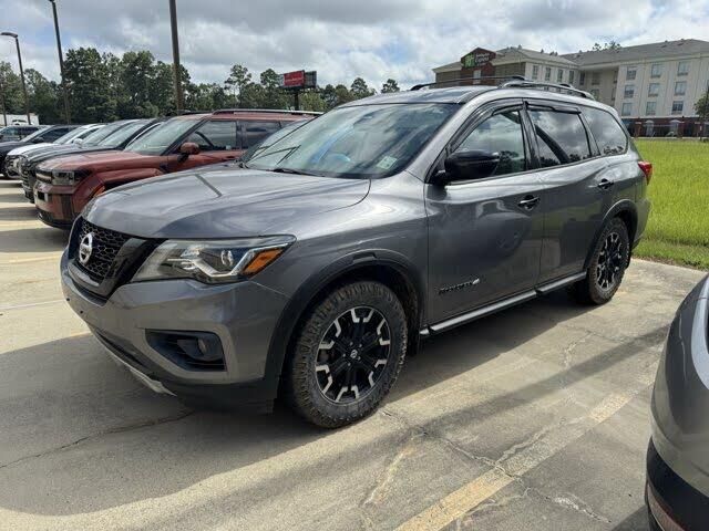 2019 Nissan Pathfinder SV — photo 1 of 2