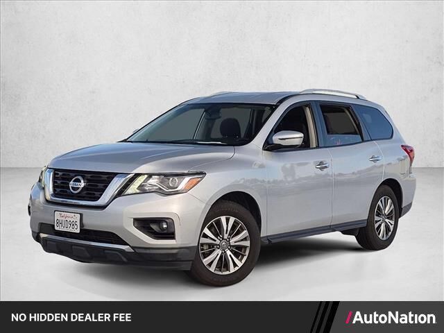 2018 Nissan Pathfinder SV — photo 1 of 13