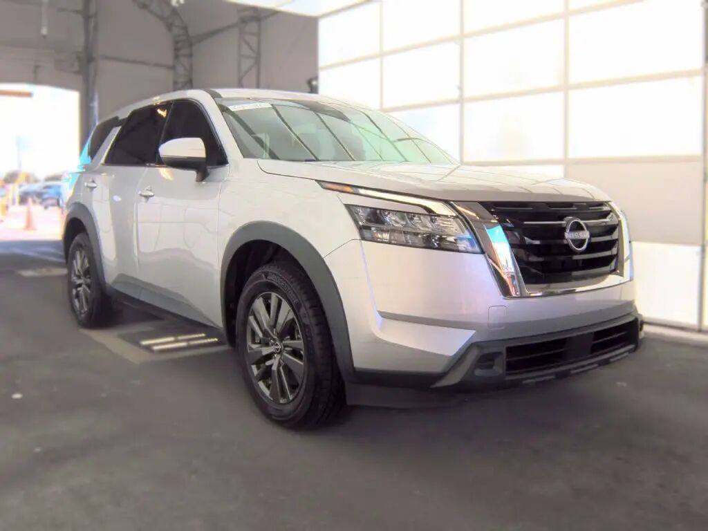 2022 Nissan Pathfinder S — photo 1 of 6