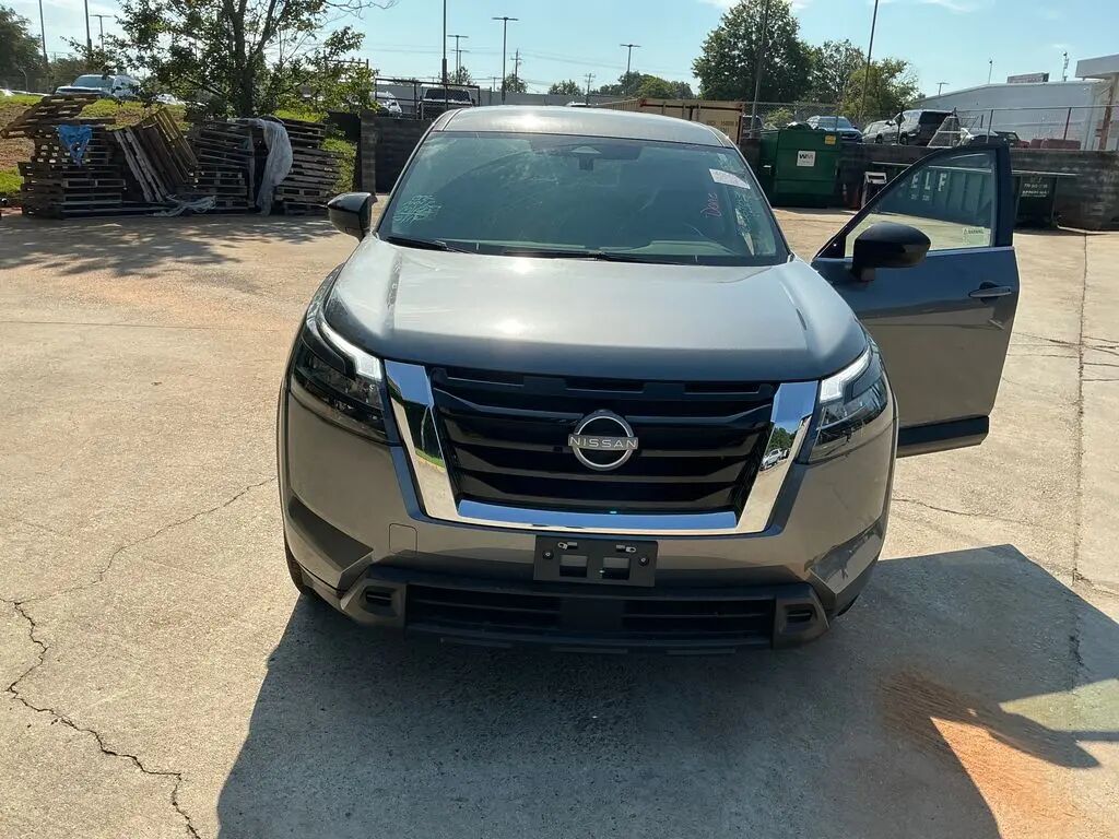 2025 Nissan Pathfinder S — photo 1 of 24
