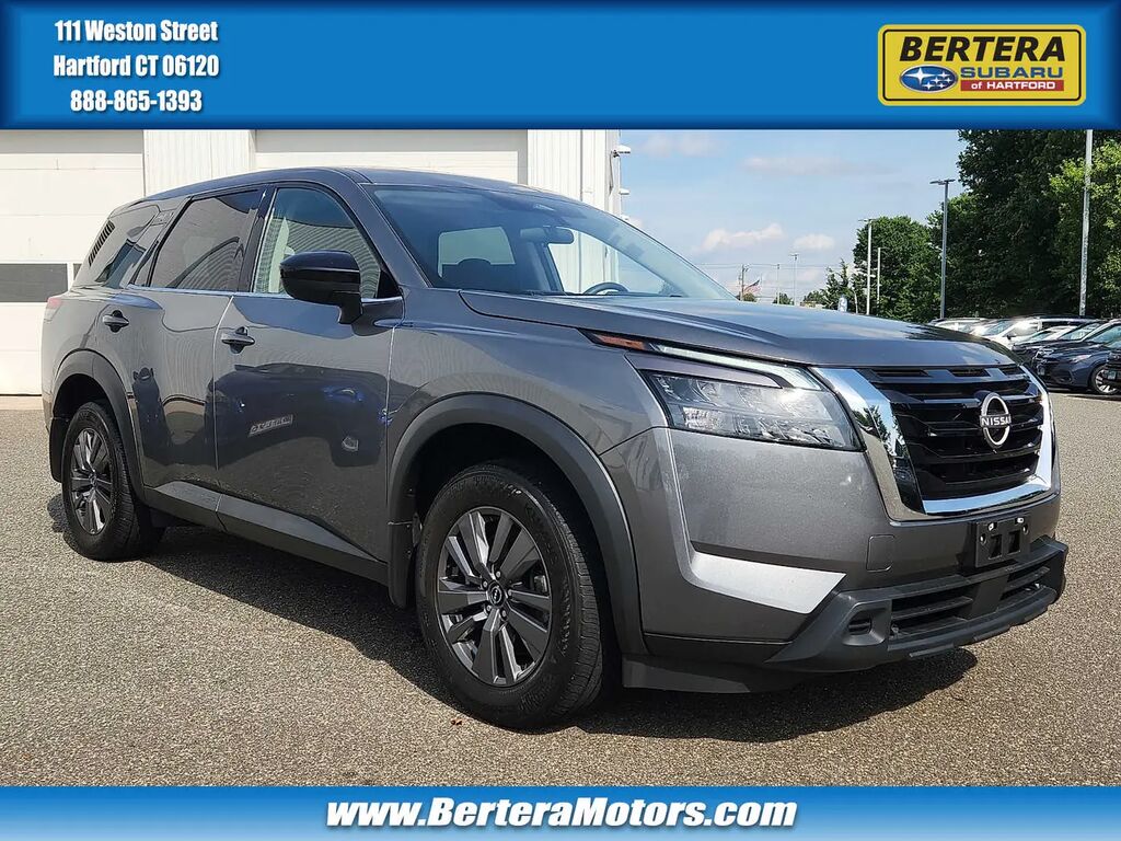 2024 Nissan Pathfinder S — photo 1 of 13