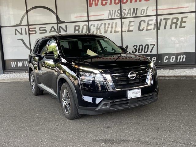 2025 Nissan Pathfinder S — photo 1 of 13