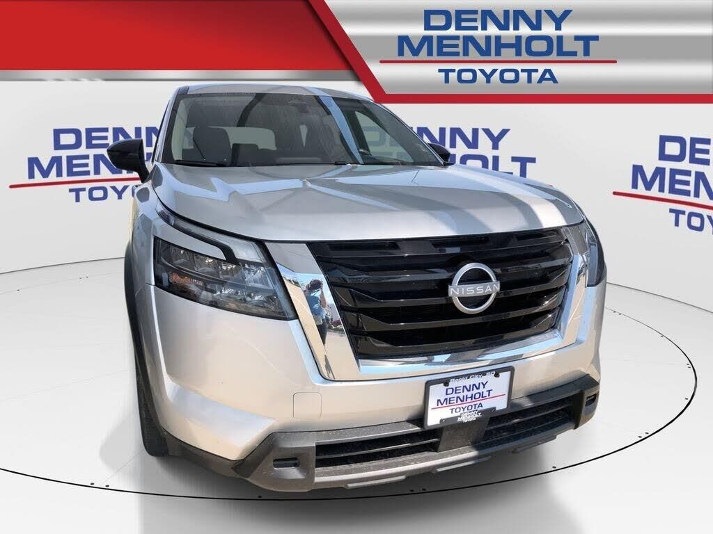2024 Nissan Pathfinder S — photo 1 of 15
