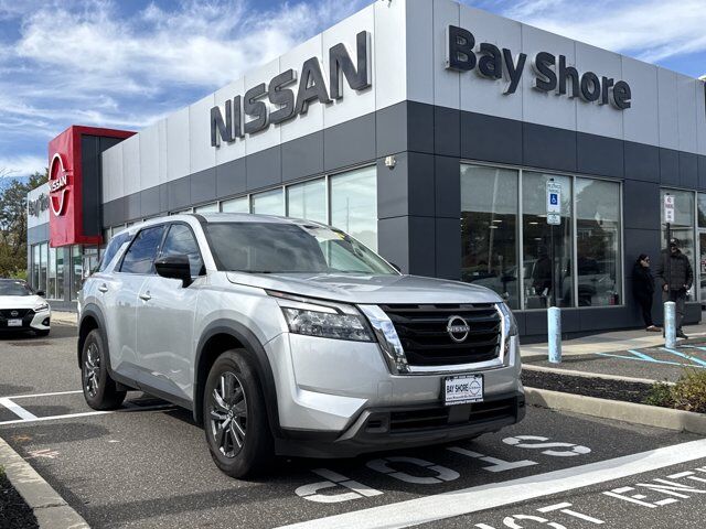 2025 Nissan Pathfinder S