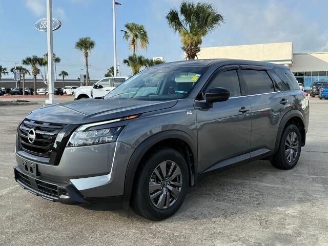 2025 Nissan Pathfinder S — photo 1 of 13