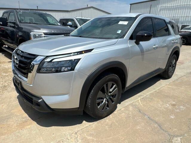 2024 Nissan Pathfinder S — photo 1 of 39