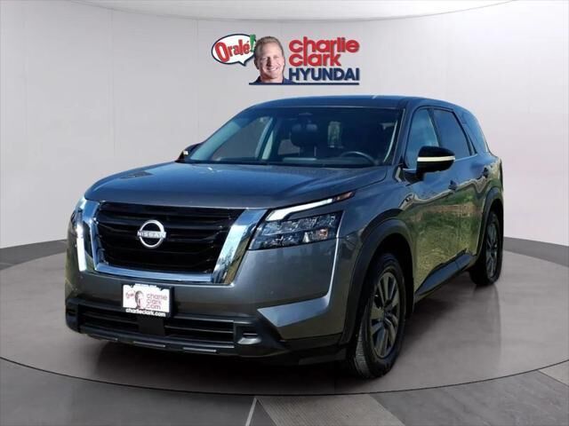 2024 Nissan Pathfinder S — photo 1 of 14