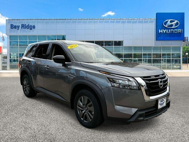 2024 Nissan Pathfinder S — photo 1 of 39
