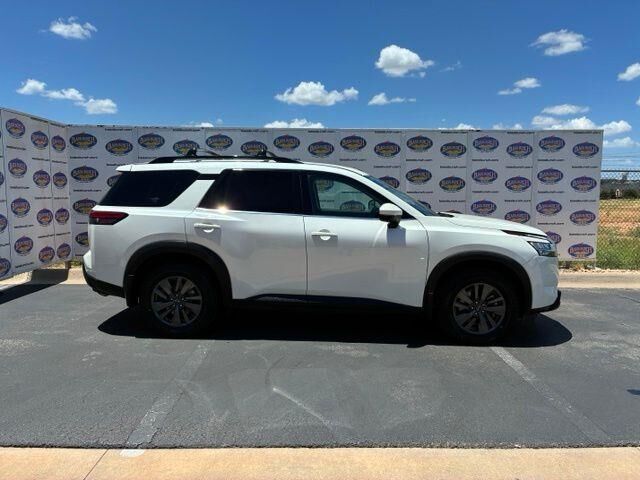 2022 Nissan Pathfinder SV — photo 1 of 1