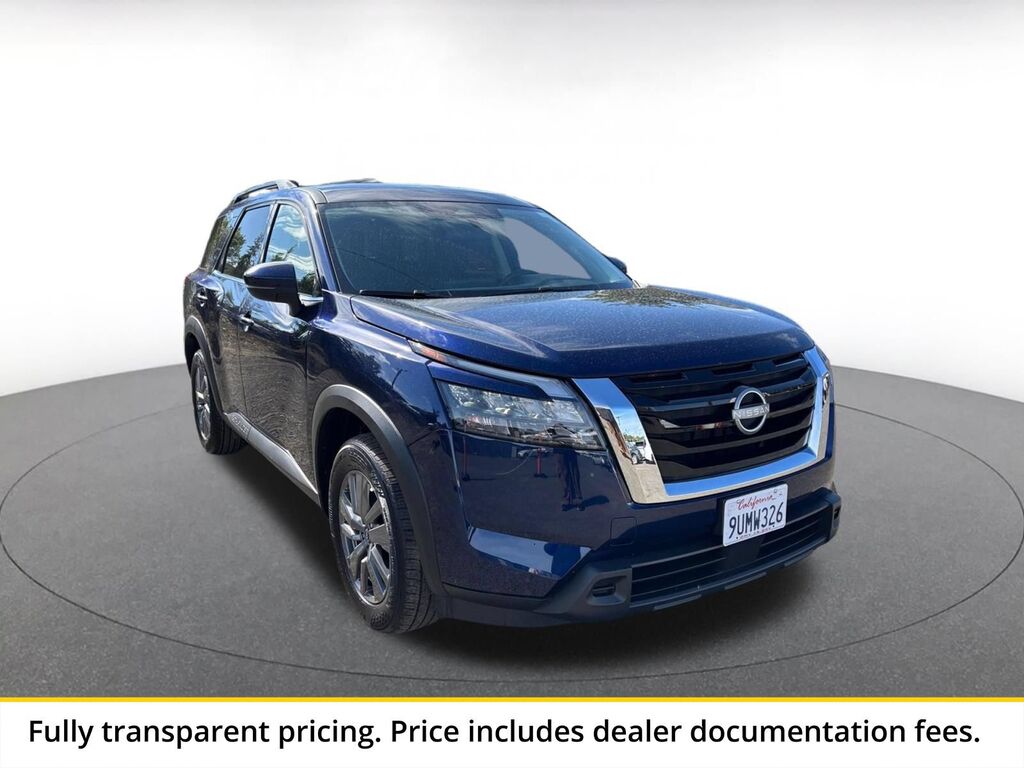 2025 Nissan Pathfinder SV — photo 1 of 13