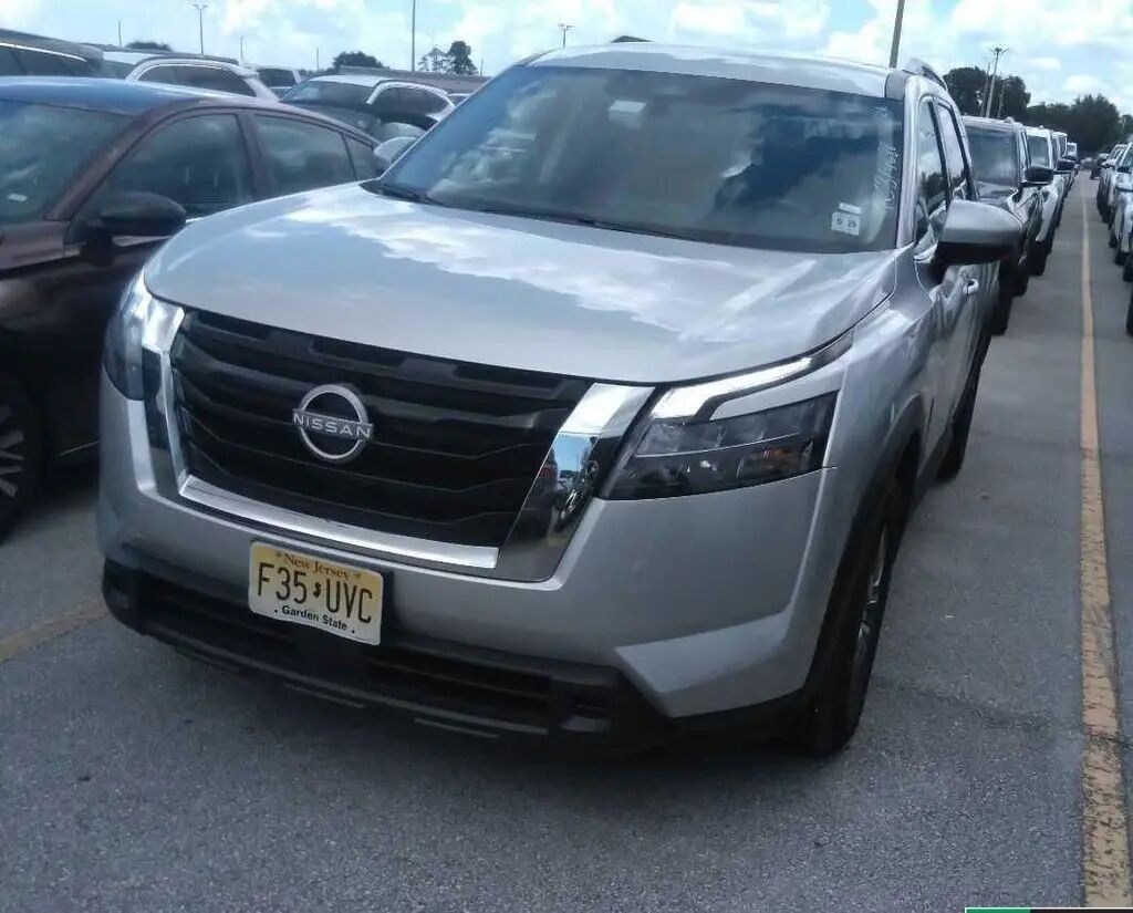2024 Nissan Pathfinder SV — photo 1 of 4