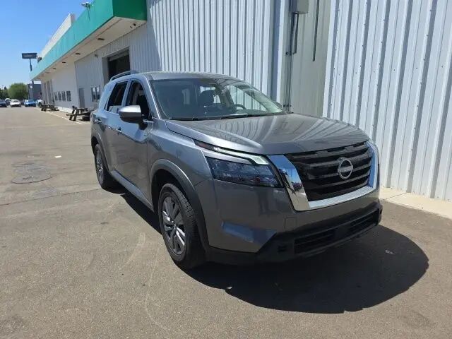 2025 Nissan Pathfinder SV — photo 1 of 49