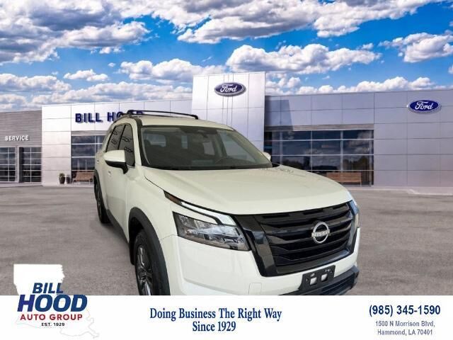 2023 Nissan Pathfinder SV