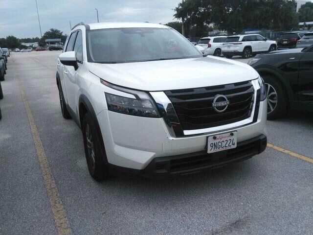 2024 Nissan Pathfinder SV