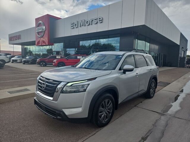 2022 Nissan Pathfinder SV