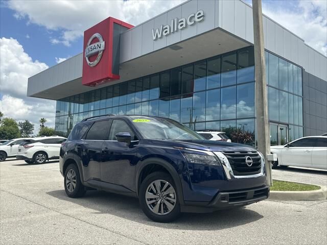2025 Nissan Pathfinder SV — photo 1 of 13