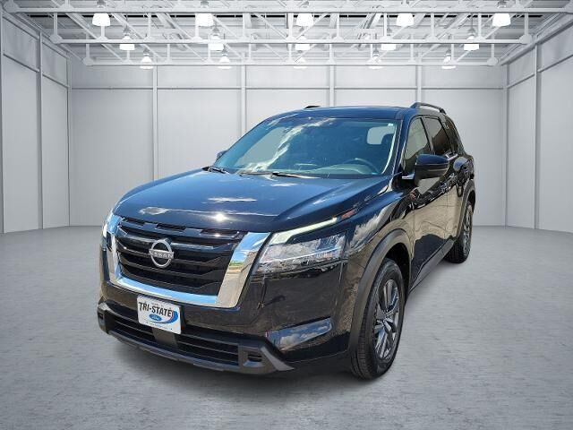 2022 Nissan Pathfinder SV — photo 1 of 2