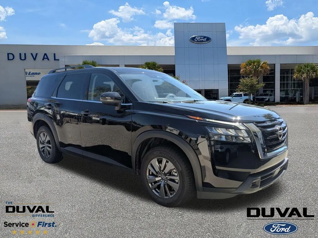 2025 Nissan Pathfinder SV — photo 1 of 33