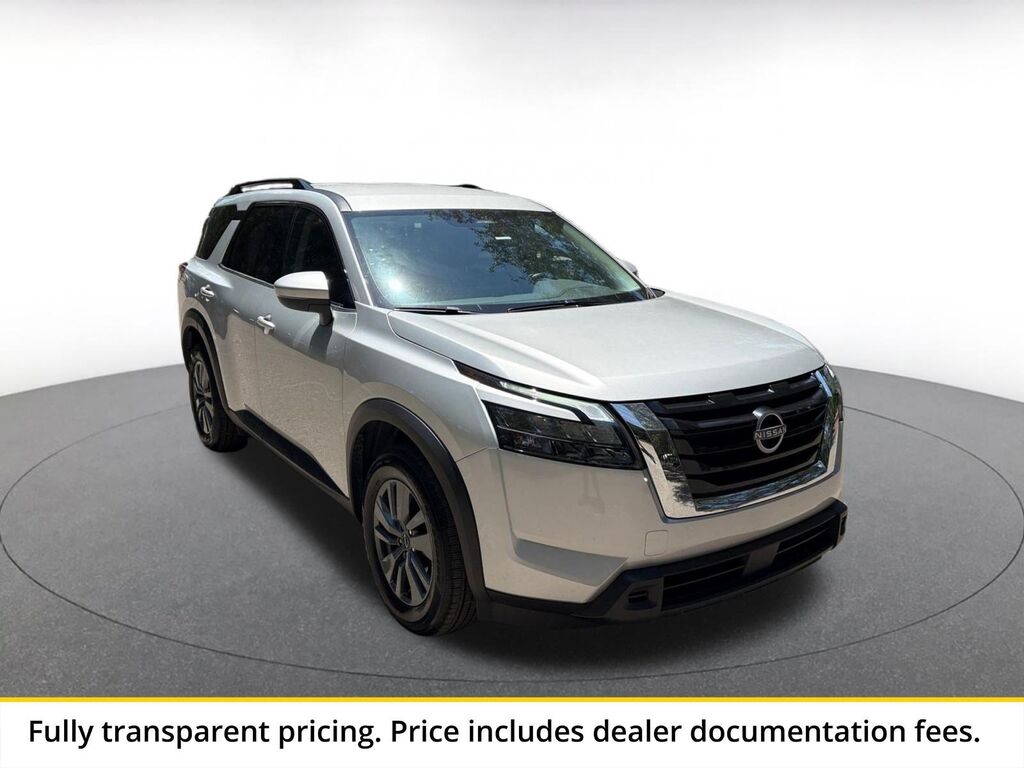 2025 Nissan Pathfinder SV — photo 1 of 13