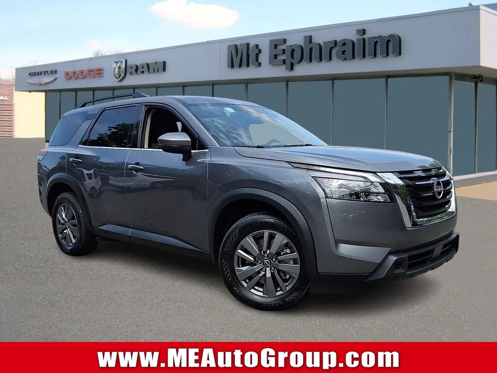 2025 Nissan Pathfinder SV — photo 1 of 13