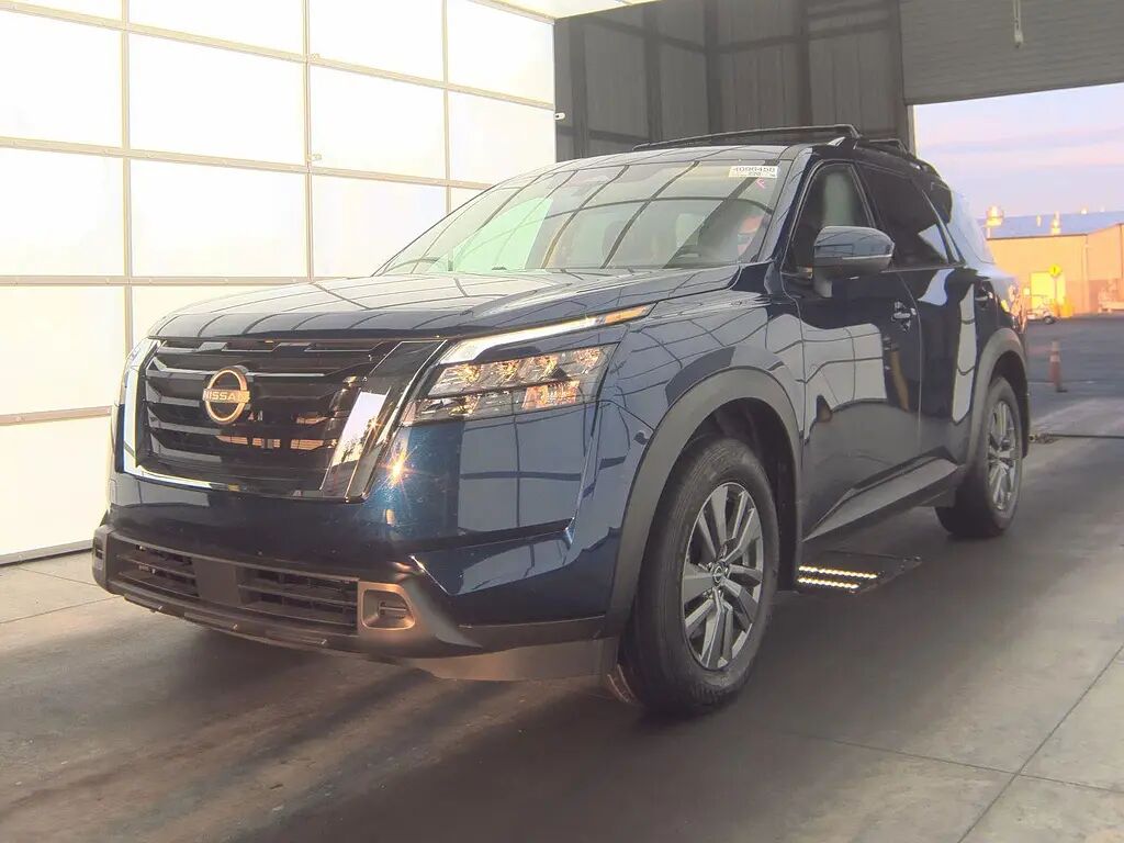 2025 Nissan Pathfinder SV — photo 1 of 28