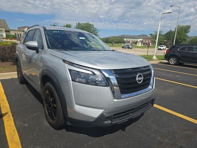 2025 Nissan Pathfinder SV — photo 1 of 13