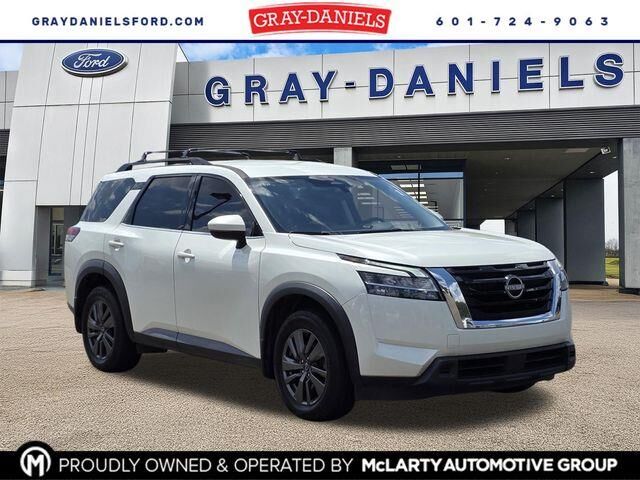 2022 Nissan Pathfinder SV — photo 1 of 26