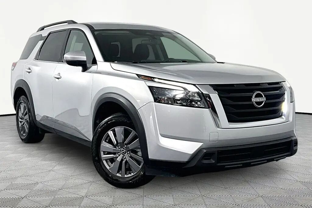 2025 Nissan Pathfinder SV — photo 1 of 13