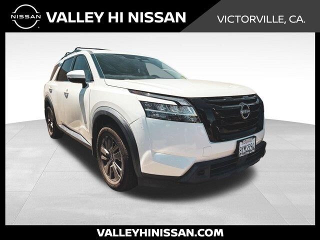 2022 Nissan Pathfinder SV — photo 1 of 6