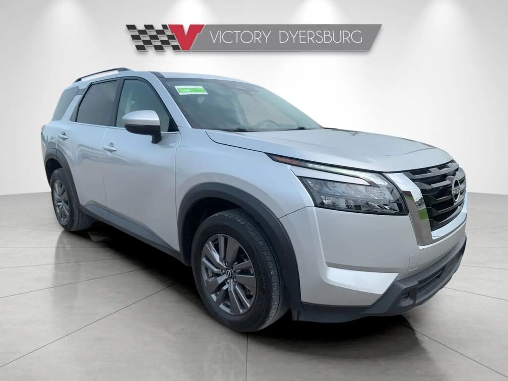 2025 Nissan Pathfinder SV — photo 1 of 11