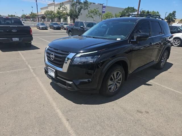 2025 Nissan Pathfinder SV — photo 1 of 13