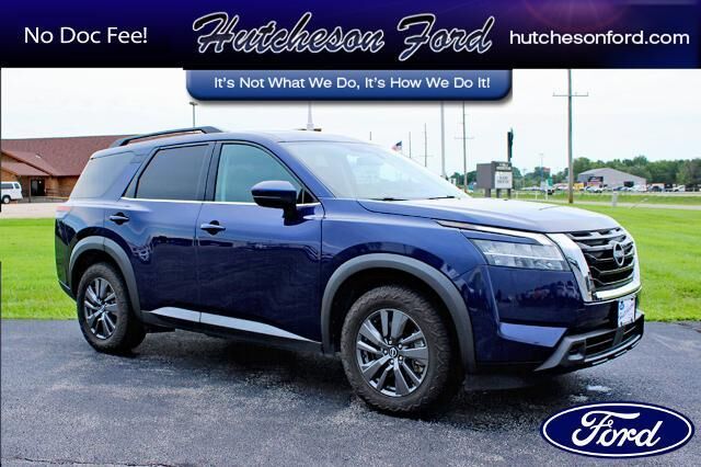 2022 Nissan Pathfinder SV