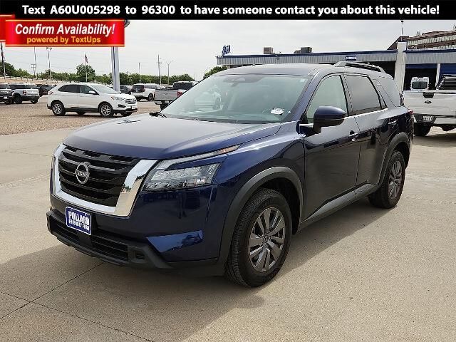 2025 Nissan Pathfinder SV