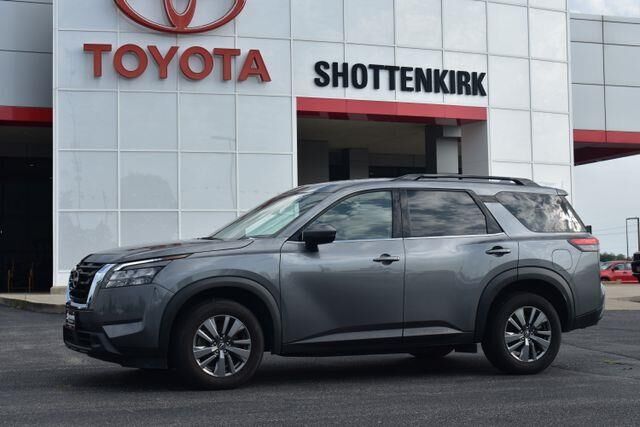 2024 Nissan Pathfinder SV — photo 1 of 13