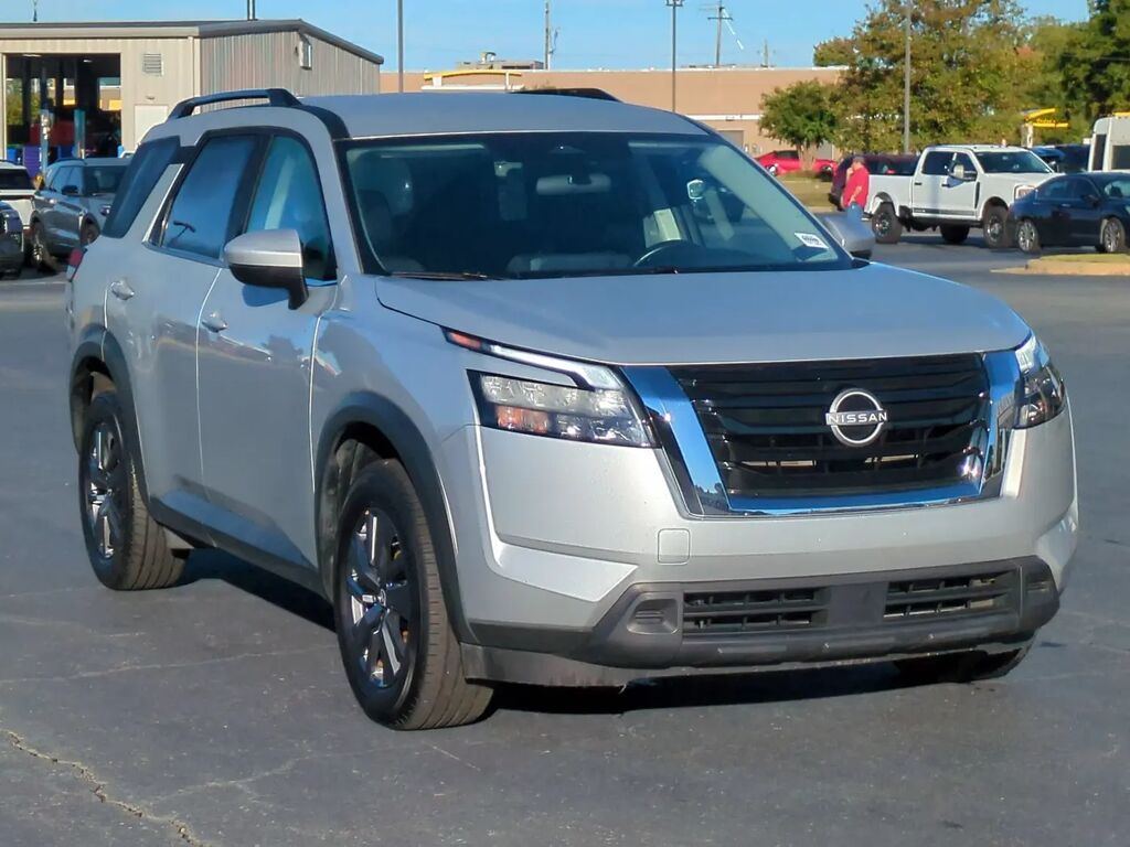 2025 Nissan Pathfinder SV — photo 1 of 13