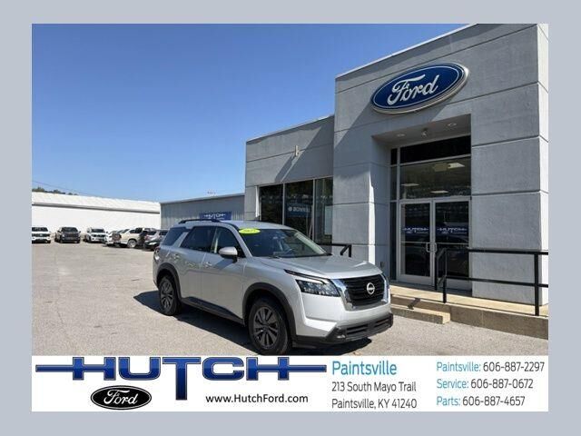 2025 Nissan Pathfinder SV — photo 1 of 13