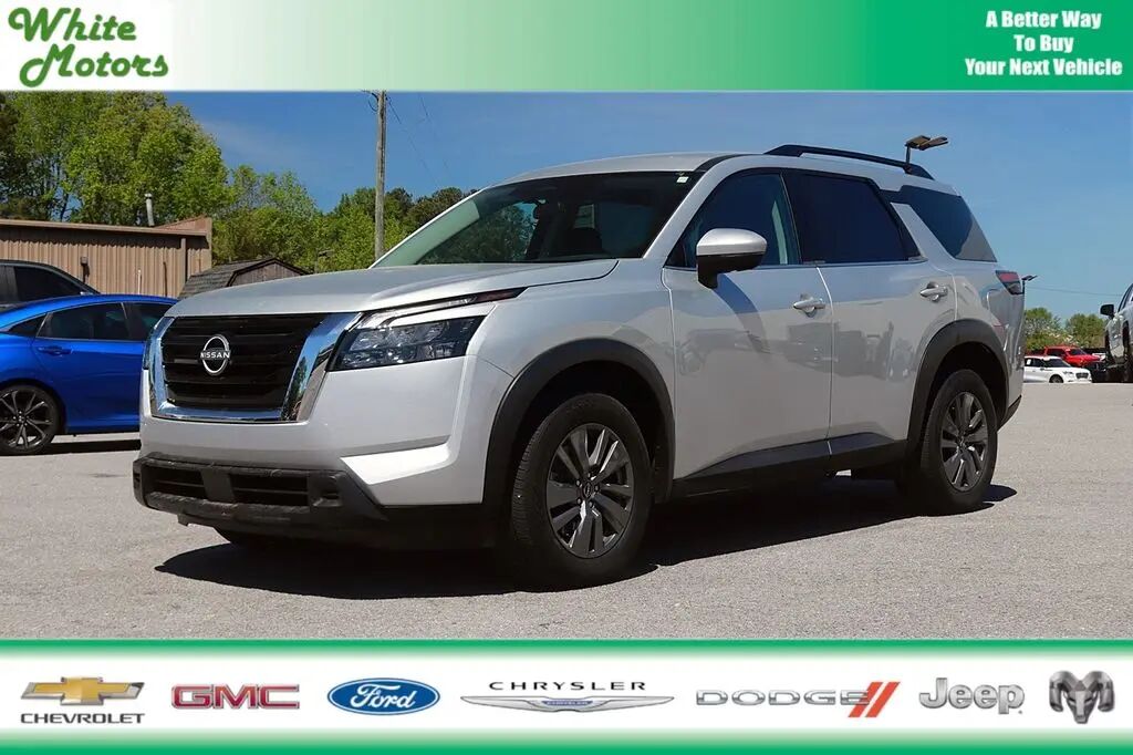 2025 Nissan Pathfinder SV — photo 1 of 13