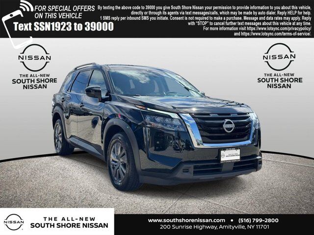2025 Nissan Pathfinder SV