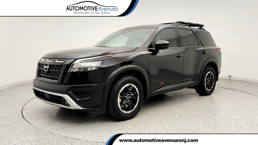 2025 Nissan Pathfinder SV — photo 1 of 26