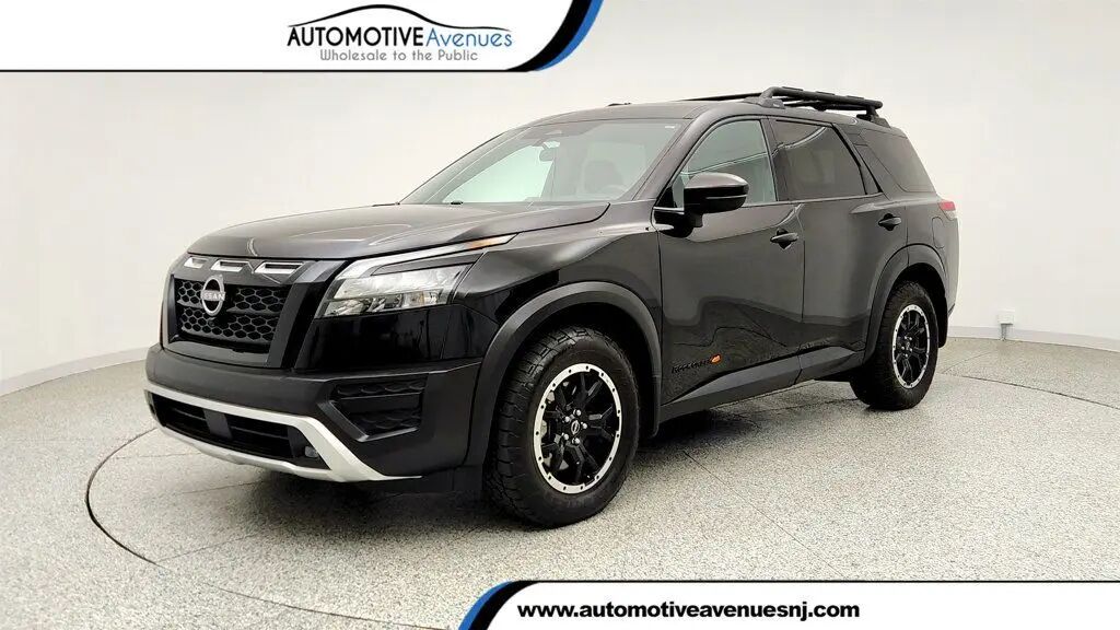 2024 Nissan Pathfinder SV — photo 1 of 13