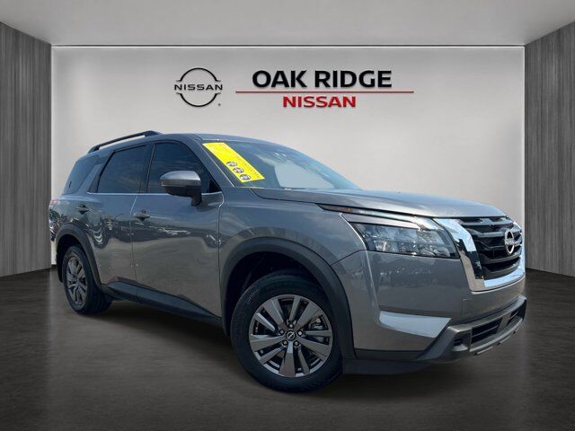 2024 Nissan Pathfinder SV — photo 1 of 13