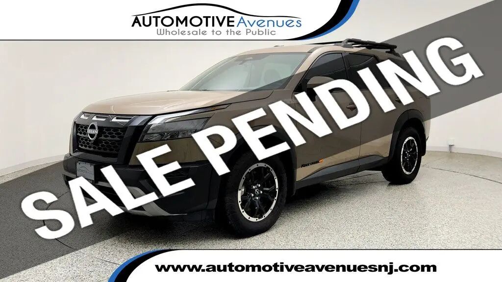2025 Nissan Pathfinder SV — photo 1 of 26