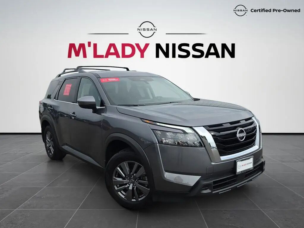 2025 Nissan Pathfinder SV — photo 1 of 13