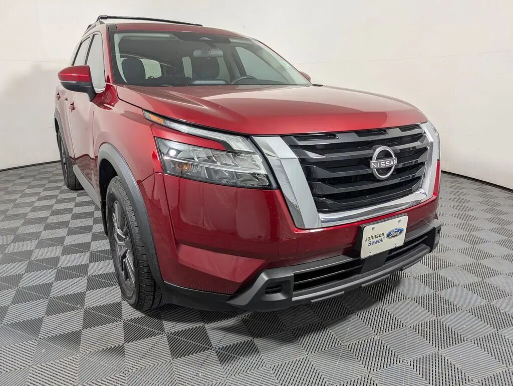 2022 Nissan Pathfinder SV — photo 1 of 16
